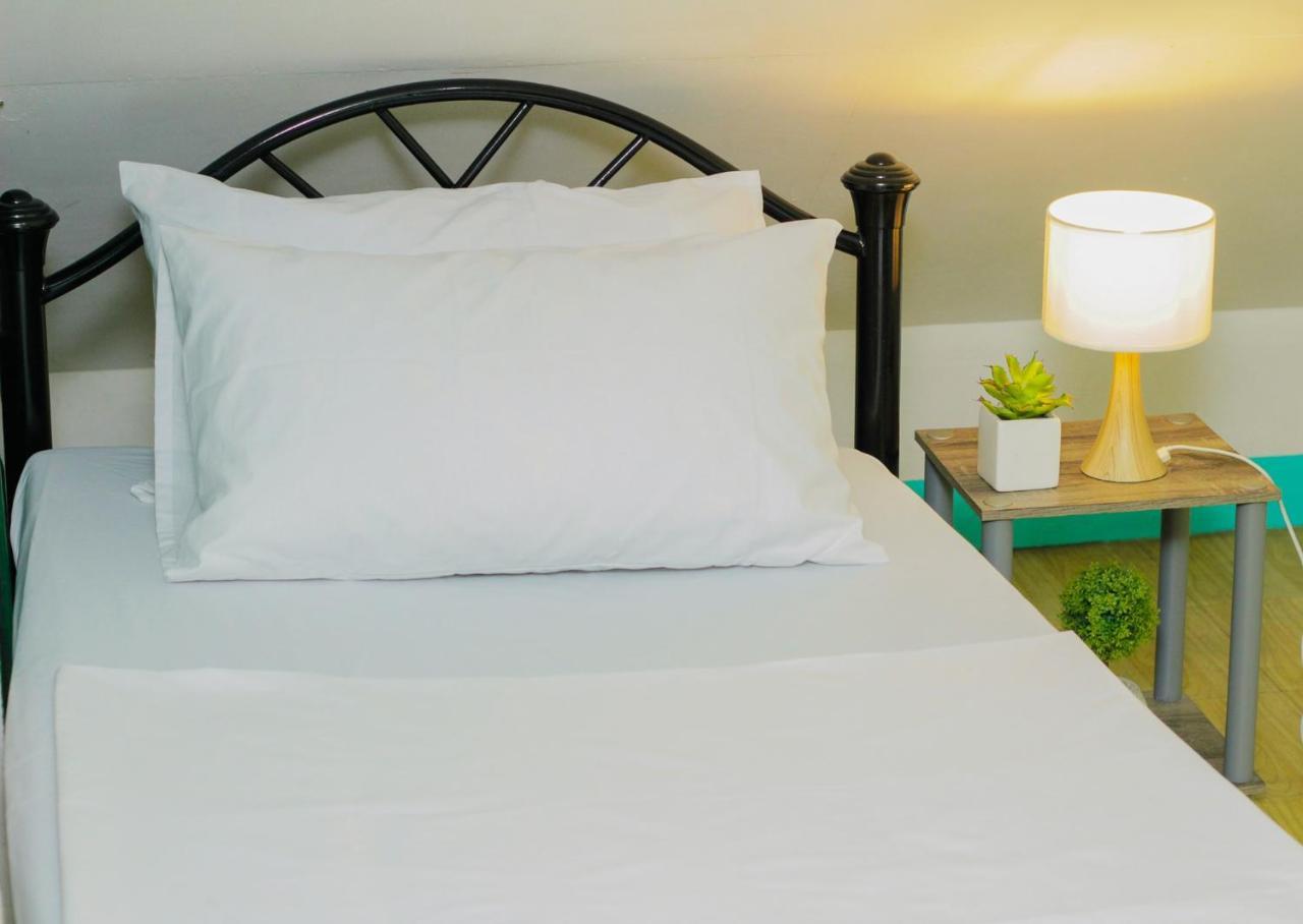 Backpackers Homestay - Nomadsmnl มะนิลา ภายนอก รูปภาพ